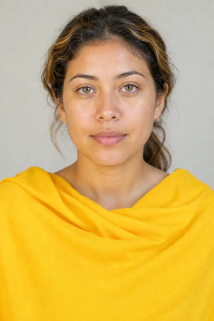 Illustration portrait: a woman draped in sunshine yellow, a color of the Bright Spring palette.